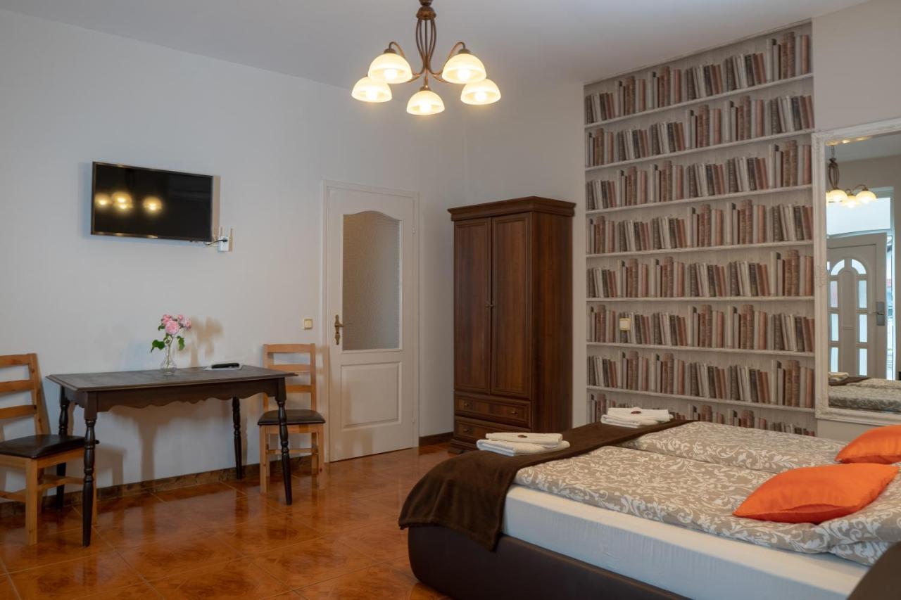 F57 - Frankó Családi Panzió Balatonlelle Exterior foto
