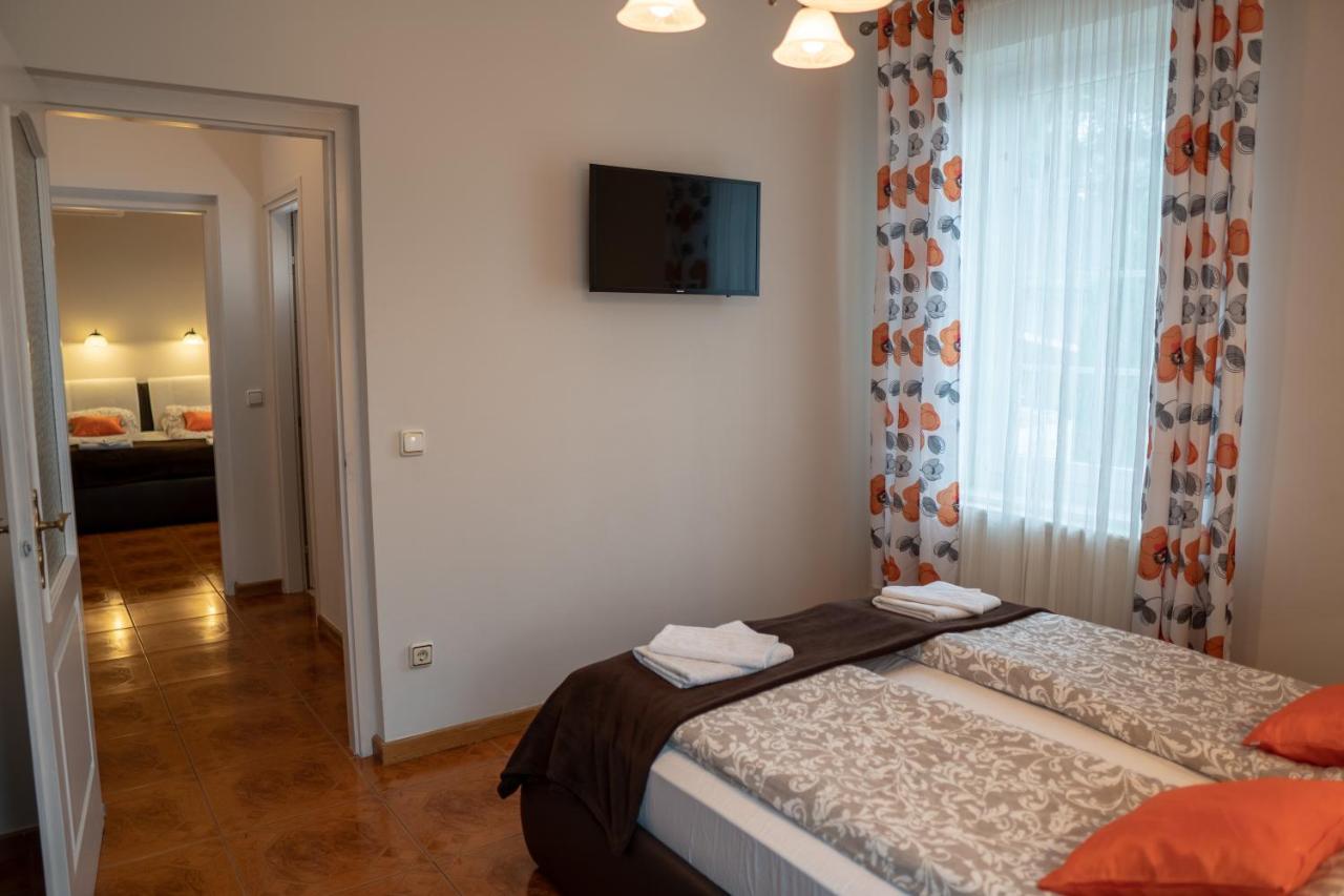 F57 - Frankó Családi Panzió Balatonlelle Exterior foto