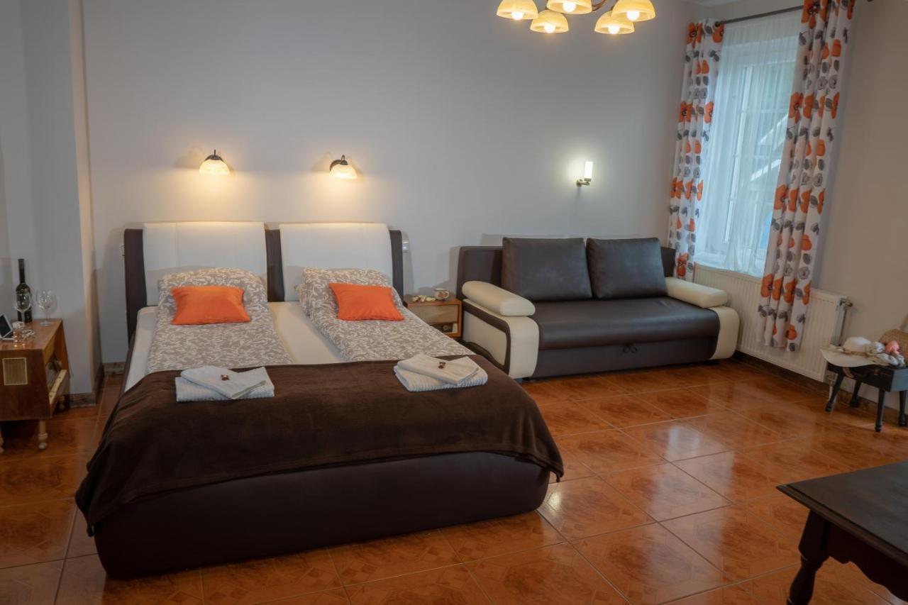 F57 - Frankó Családi Panzió Balatonlelle Exterior foto