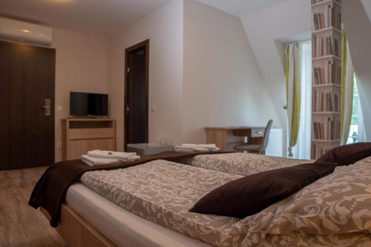 F57 - Frankó Családi Panzió Balatonlelle Exterior foto