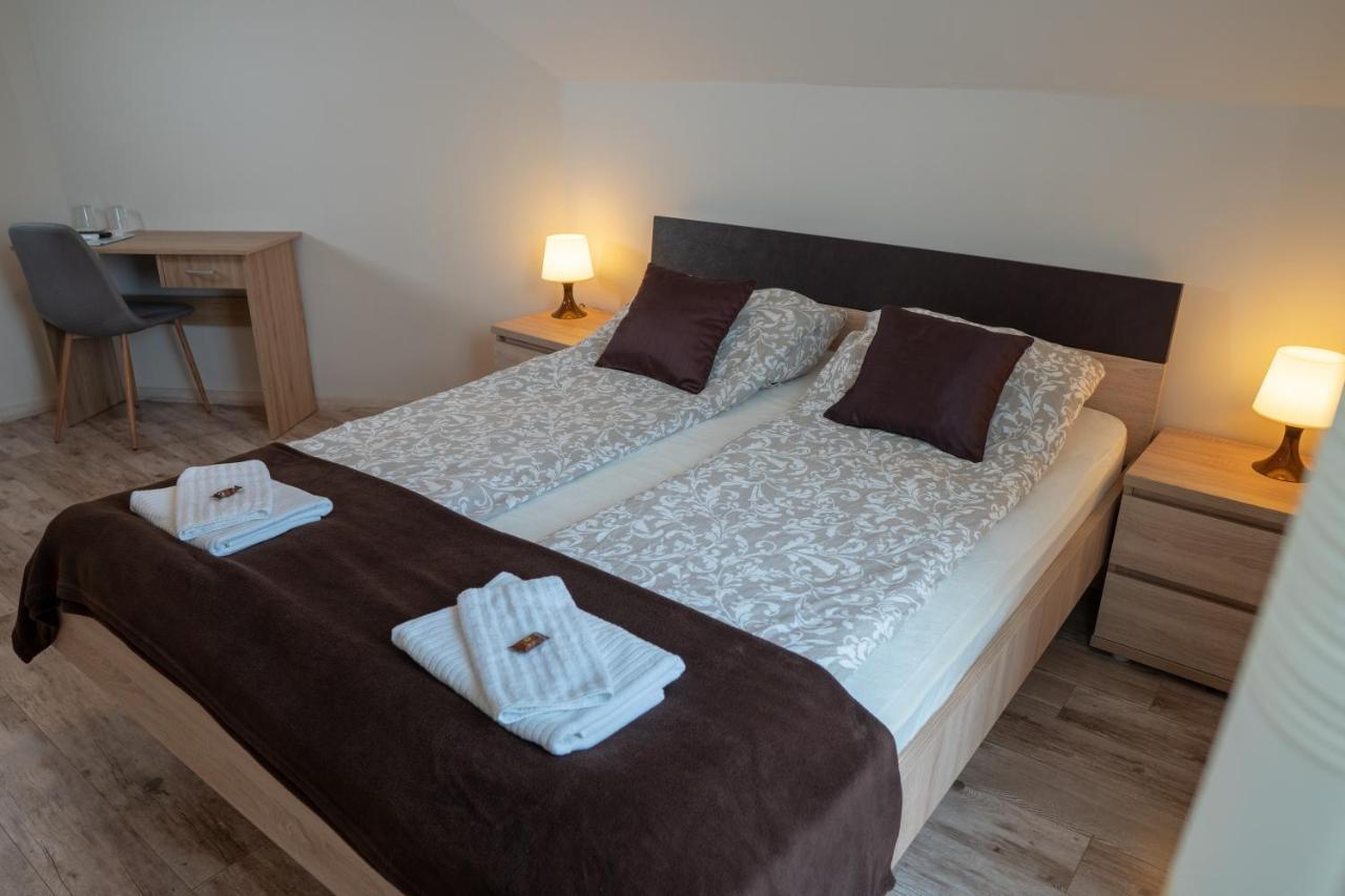 F57 - Frankó Családi Panzió Balatonlelle Exterior foto