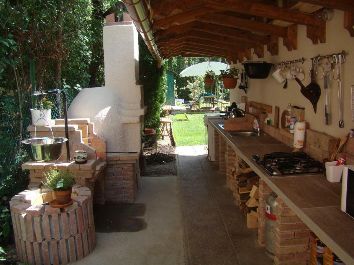 F57 - Frankó Családi Panzió Balatonlelle Exterior foto